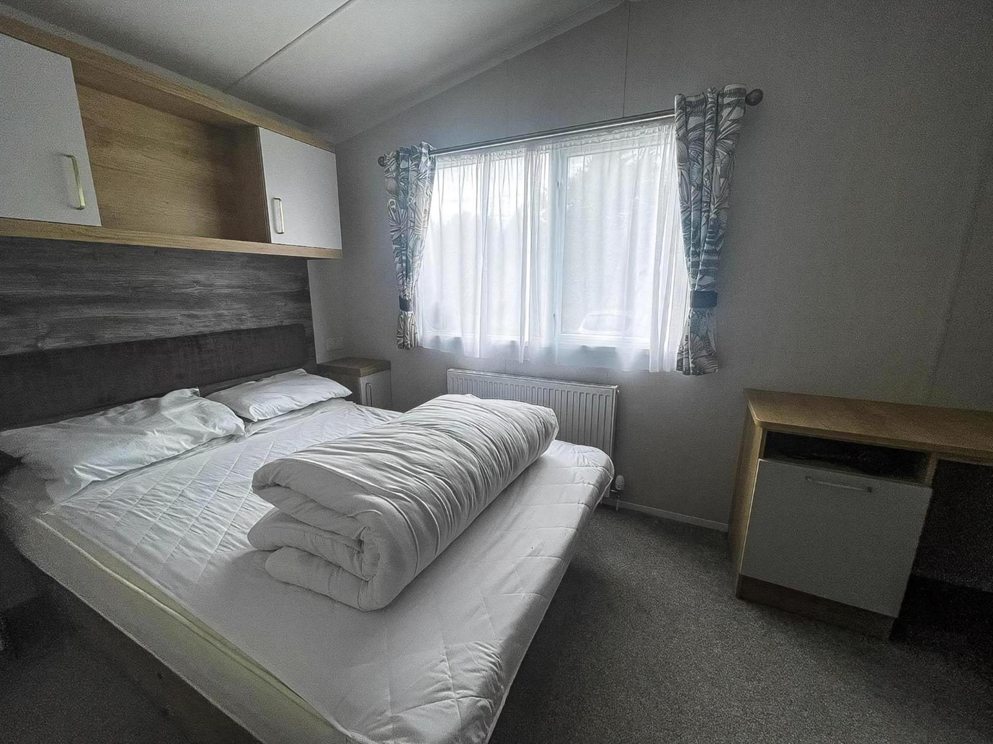 Modern Caravan At Caldecott Hall With Decking In Norfolk, Sleeps 8 Ref 91068C Great Yarmouth Exterior foto